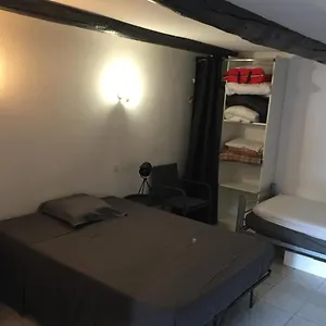  Appartement Sur Cour, Rez De Chaussée
